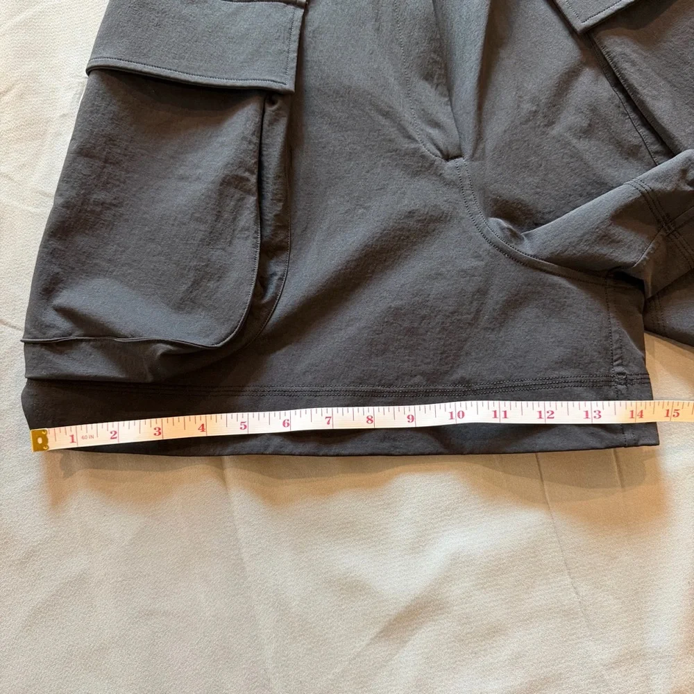 Lululemon Relaxed-Fit Super-High-Rise Cargo Short 4" Black Size 10 - Picture 11 of 15